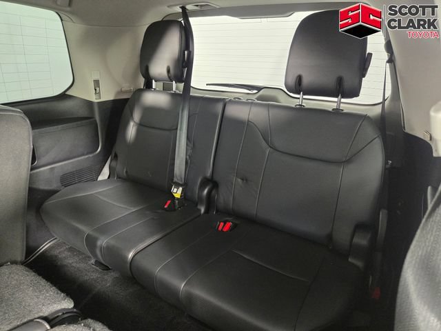 Used 2016 Lexus LX 570 4WD w/ Luxury Package image 18