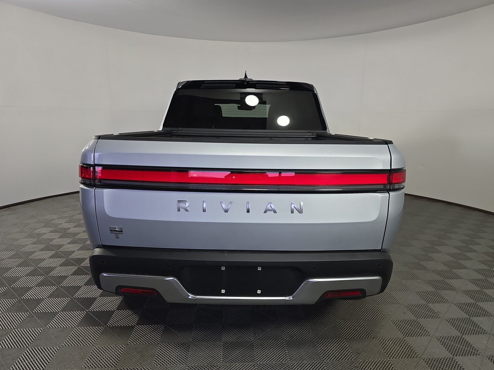 Used 2024 Rivian R1T Adventure AWD/4WD image 4
