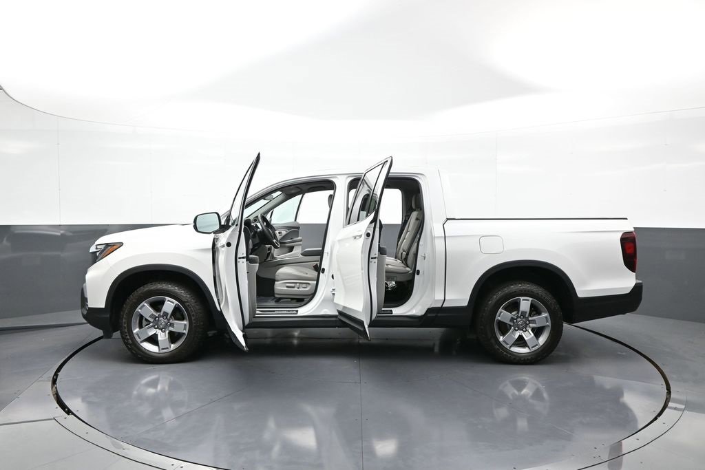 Certified 2025 Honda Ridgeline RTL image 43