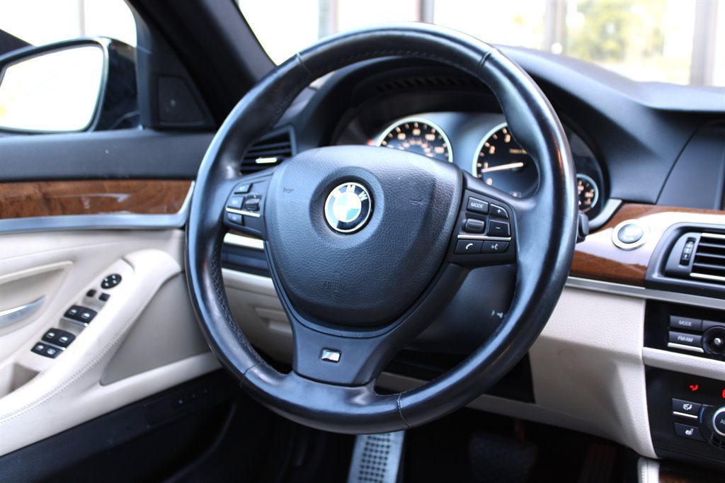 Used 2011 BMW 550i Sedan RWD image 13