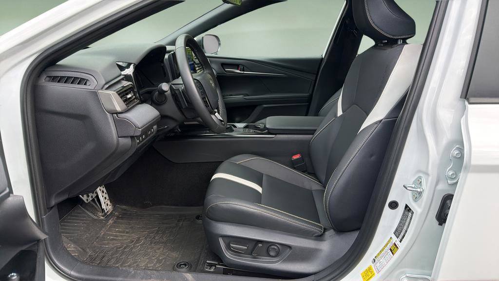 Used 2026 Toyota Camry SE w/ Convenience Package FWD image 11
