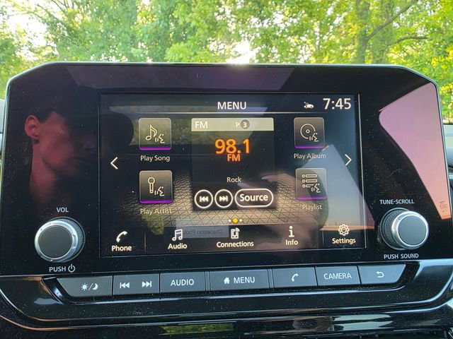 Used 2024 Nissan Pathfinder SV w/ SV Premium Package image 18