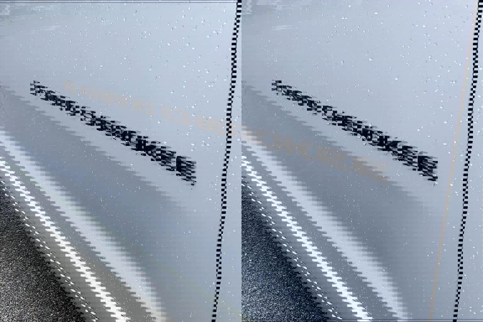 Used 2025 Jeep Grand Cherokee Summit w/ Obsidian Package image 31