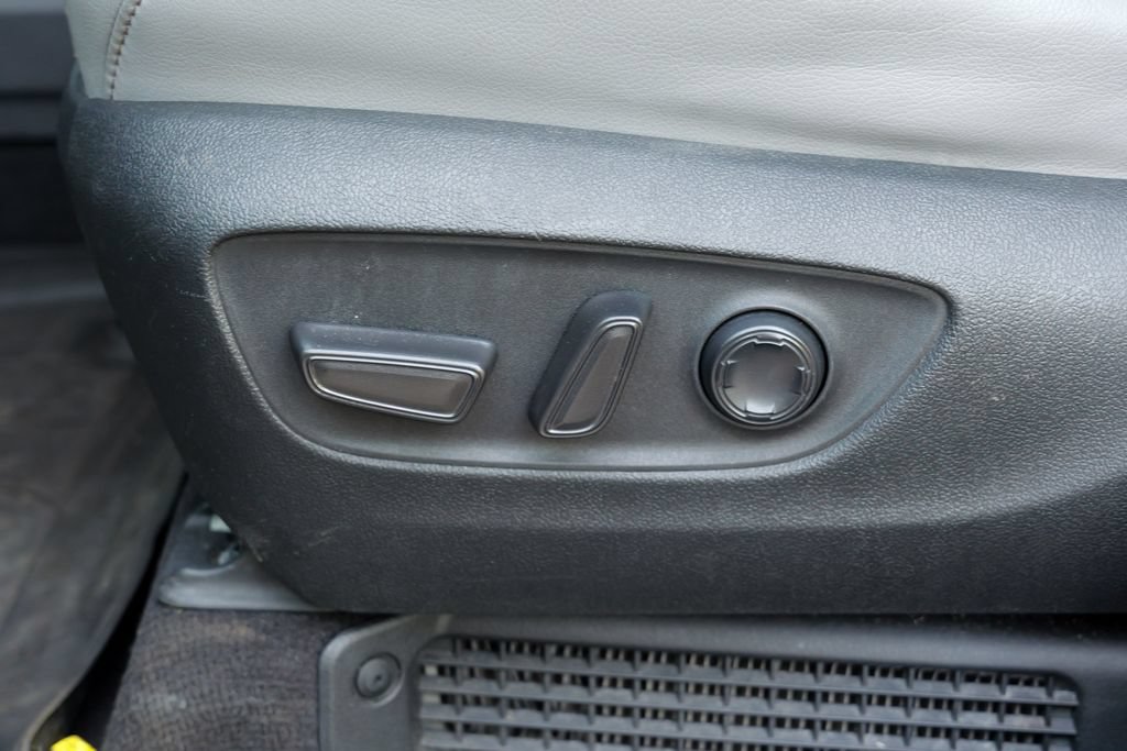 Used 2023 Toyota Sienna Limited AWD/4WD image 23