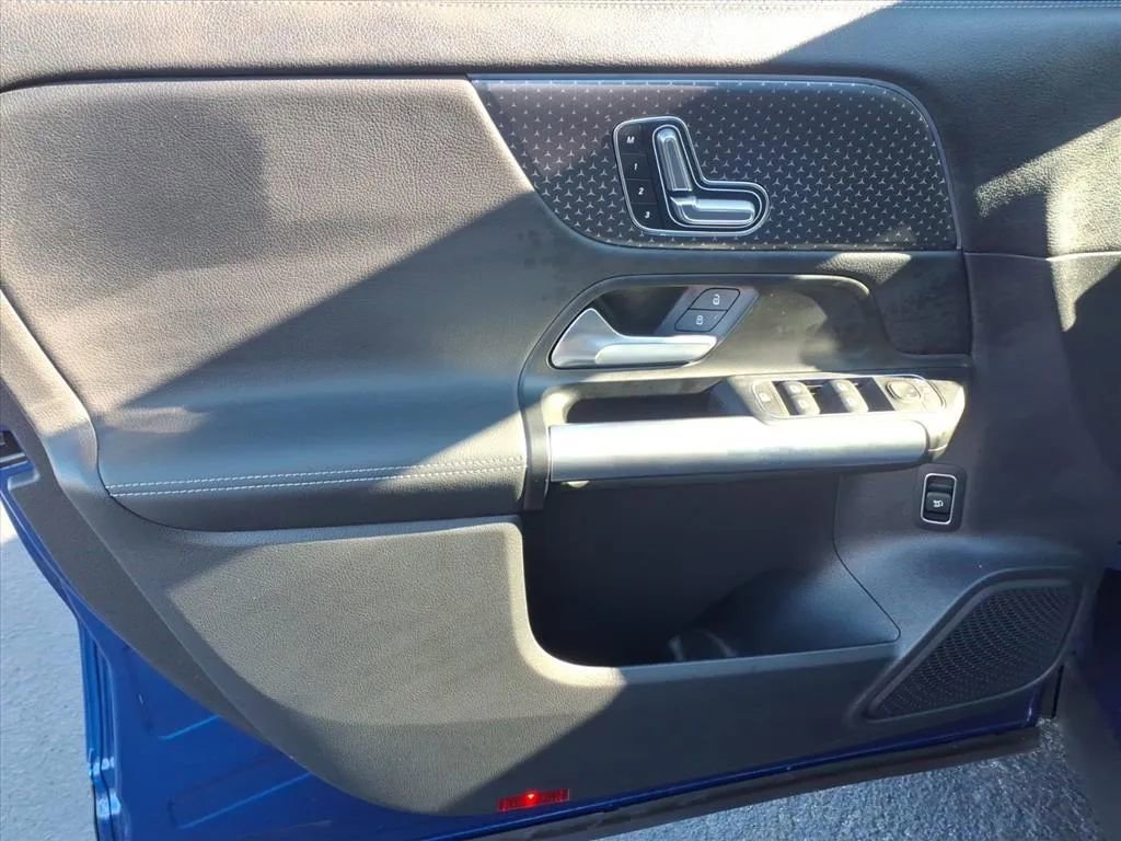 Used 2025 Mercedes-Benz GLA 250 image 24