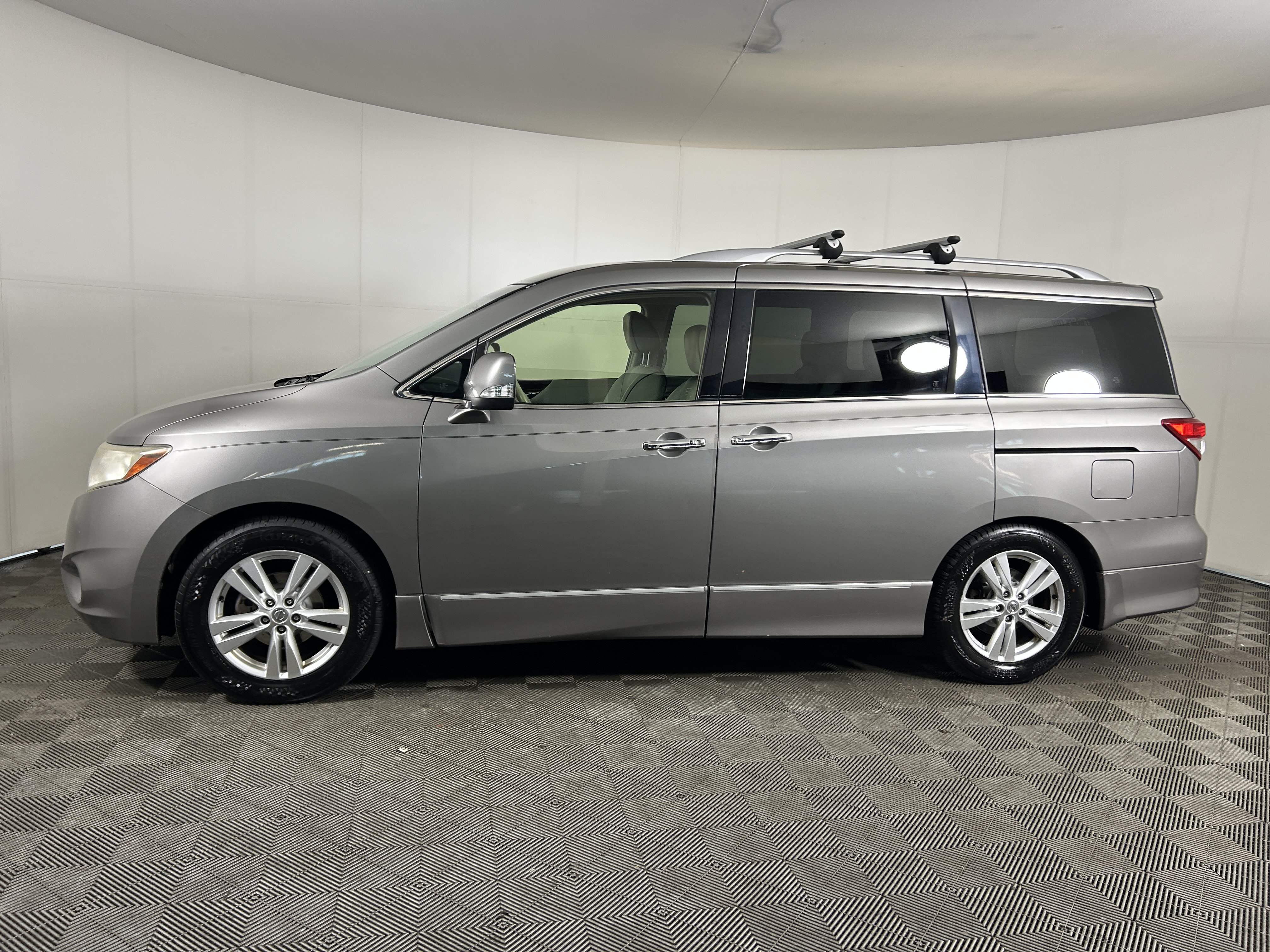 Used 2012 Nissan Quest SL FWD image 2