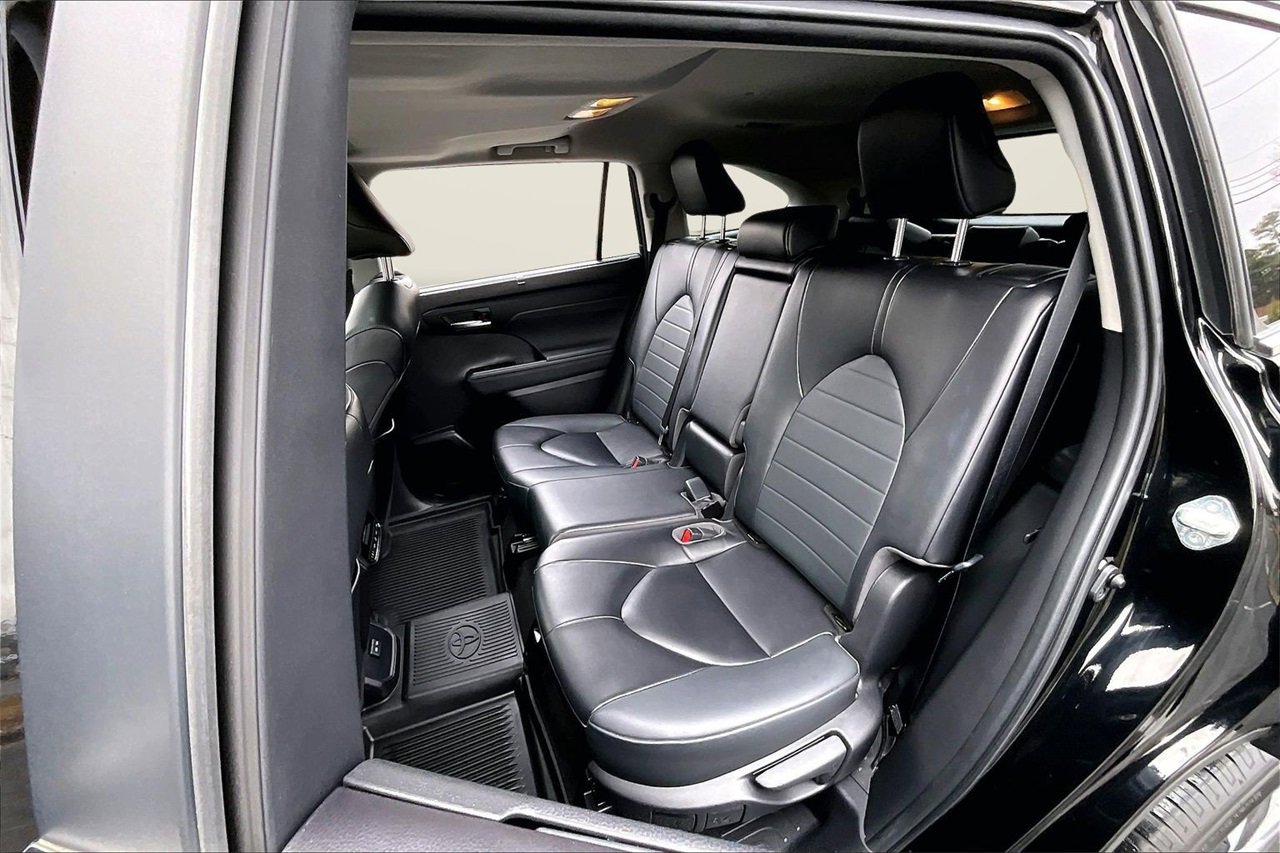 Used 2023 Toyota Highlander L image 21