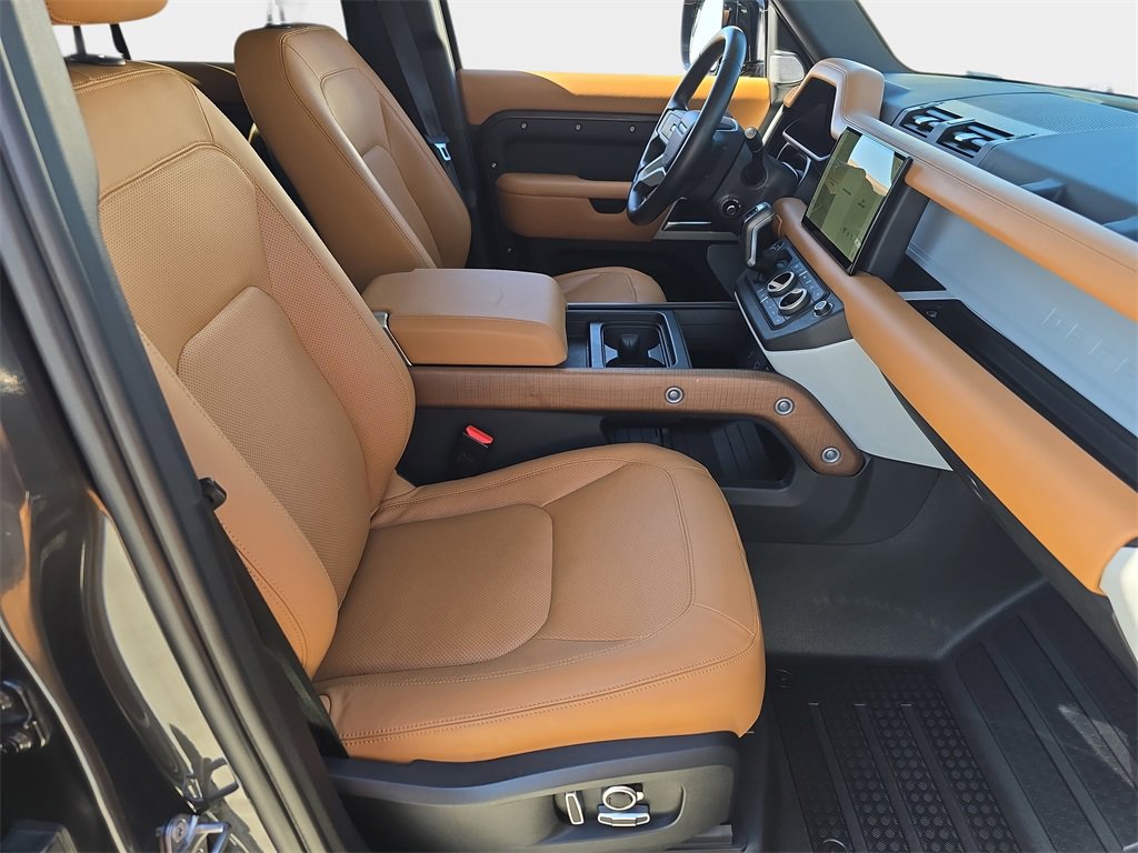 Used 2023 Land Rover Defender 130 First Edition image 10