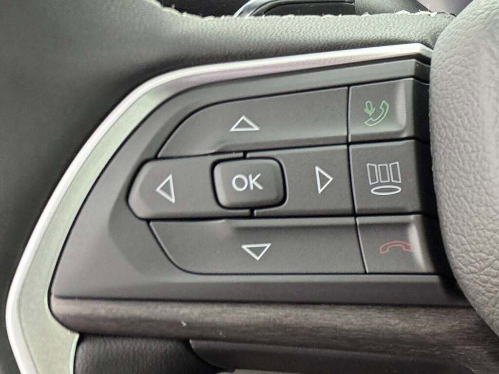 New 2026 Jeep Grand Cherokee Altitude image 39