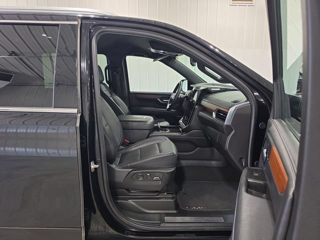 Used 2025 GMC Yukon XL Denali AWD/4WD image 31