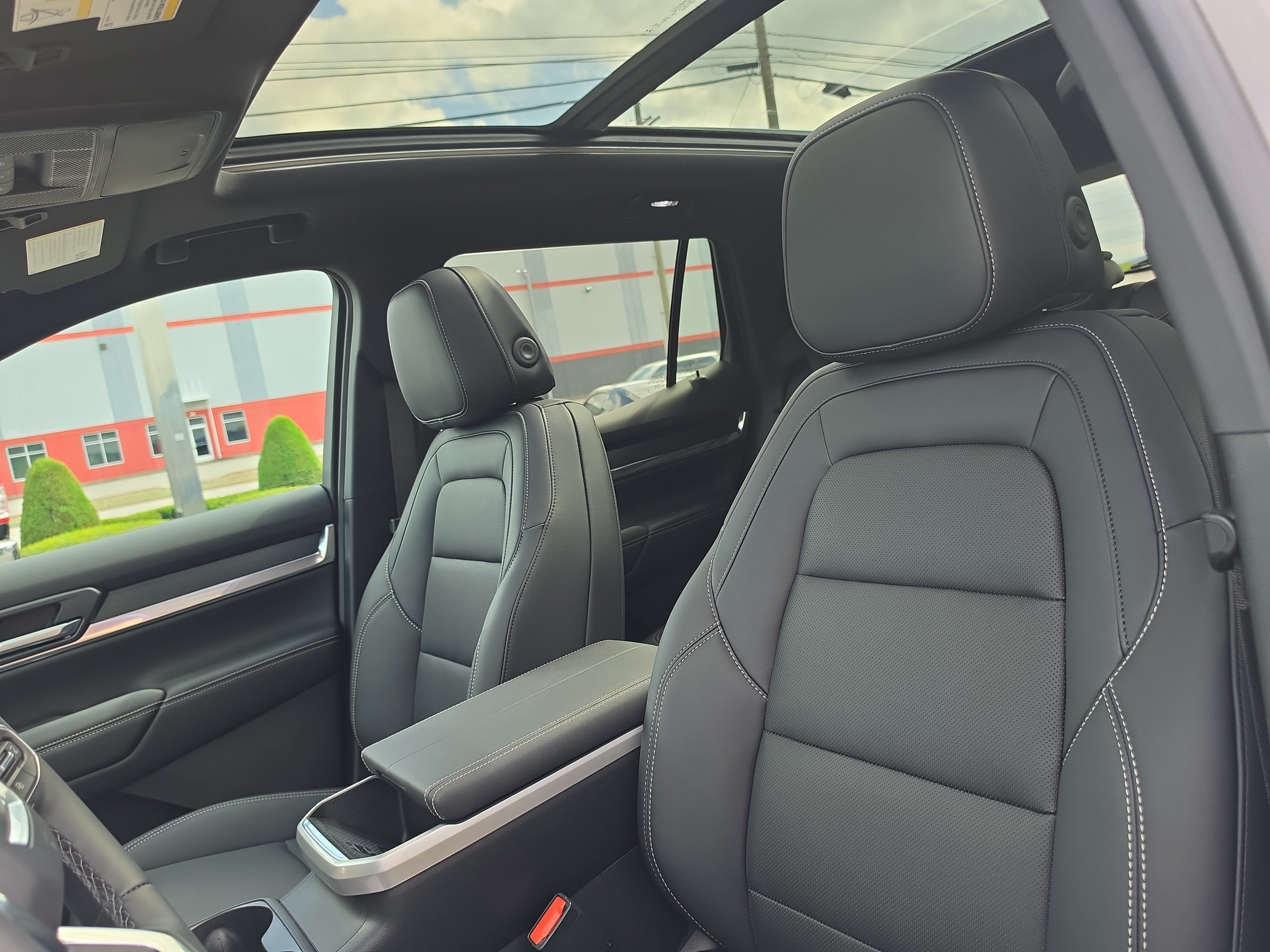 New 2027 GMC Terrain Elevation w/ Elevation Premium Package AWD/4WD image 12