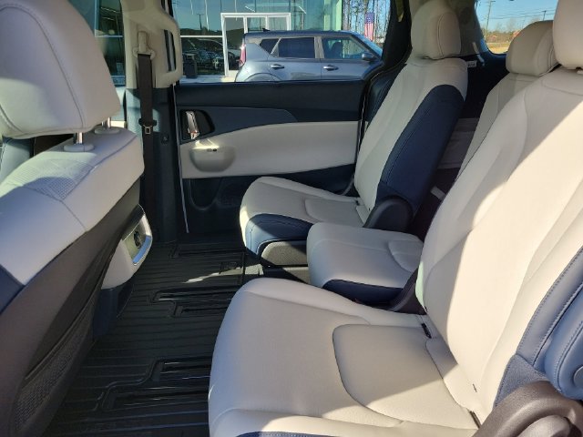 New 2026 Kia Carnival EX FWD image 12