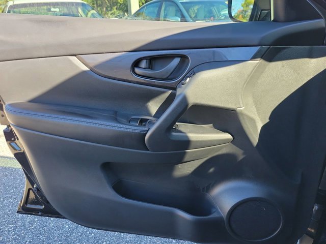 Used 2020 Nissan Rogue S image 34