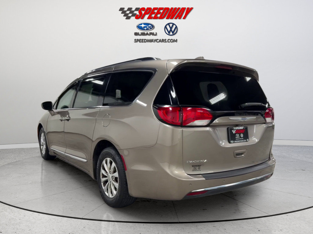 Used 2018 Chrysler Pacifica Touring-L FWD image 8