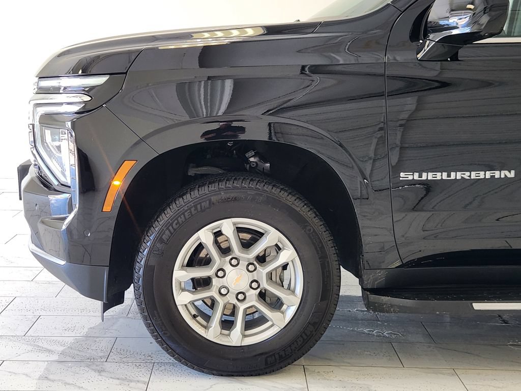 Used 2025 Chevrolet Suburban LT AWD/4WD image 8