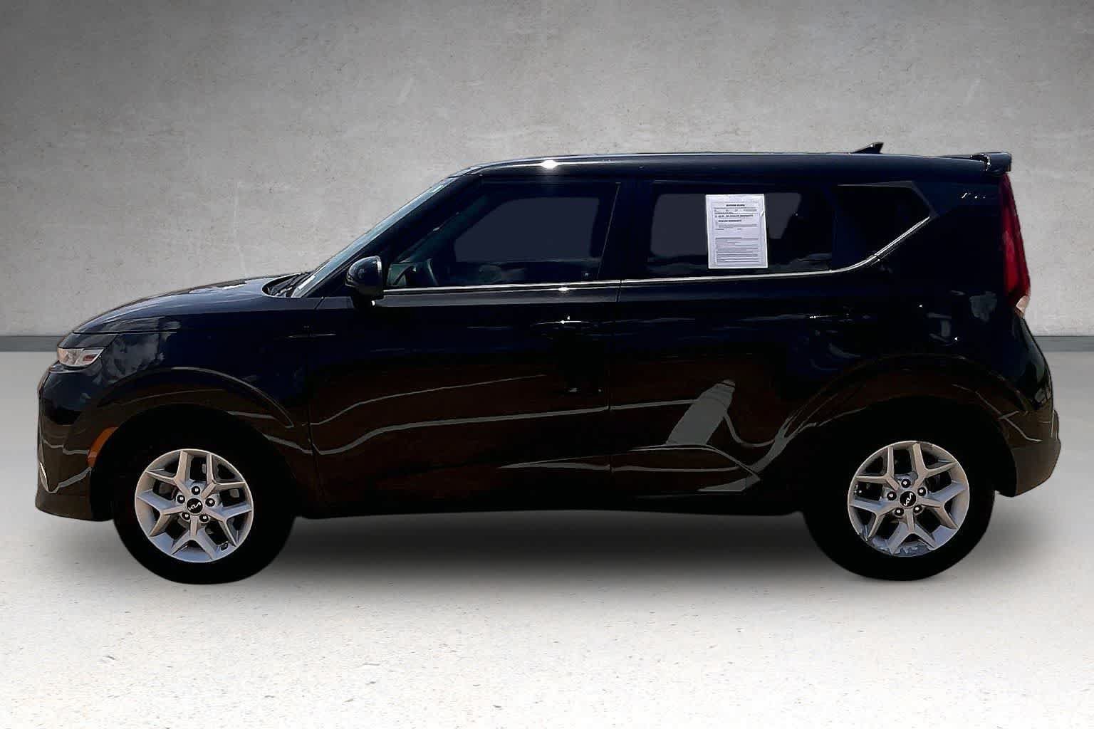 Used 2022 Kia Soul LX w/ Technology Package FWD image 3