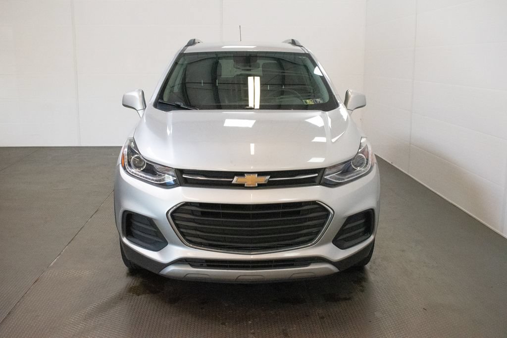 Used 2017 Chevrolet Trax LT w/ LT Convenience Package AWD/4WD image 2