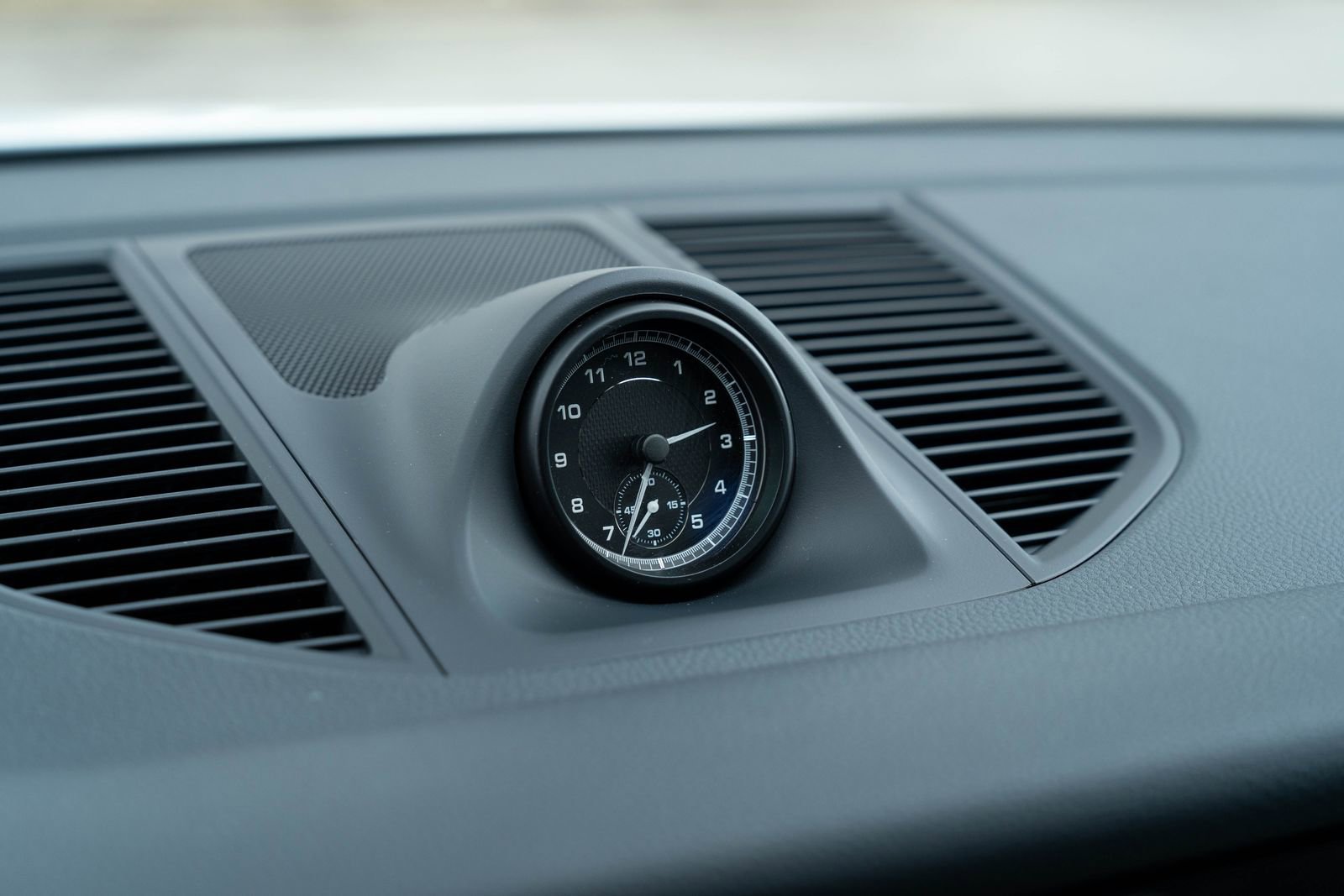 Certified 2025 Porsche Macan image 27