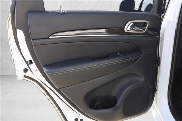Used 2017 Jeep Grand Cherokee Overland AWD/4WD image 23