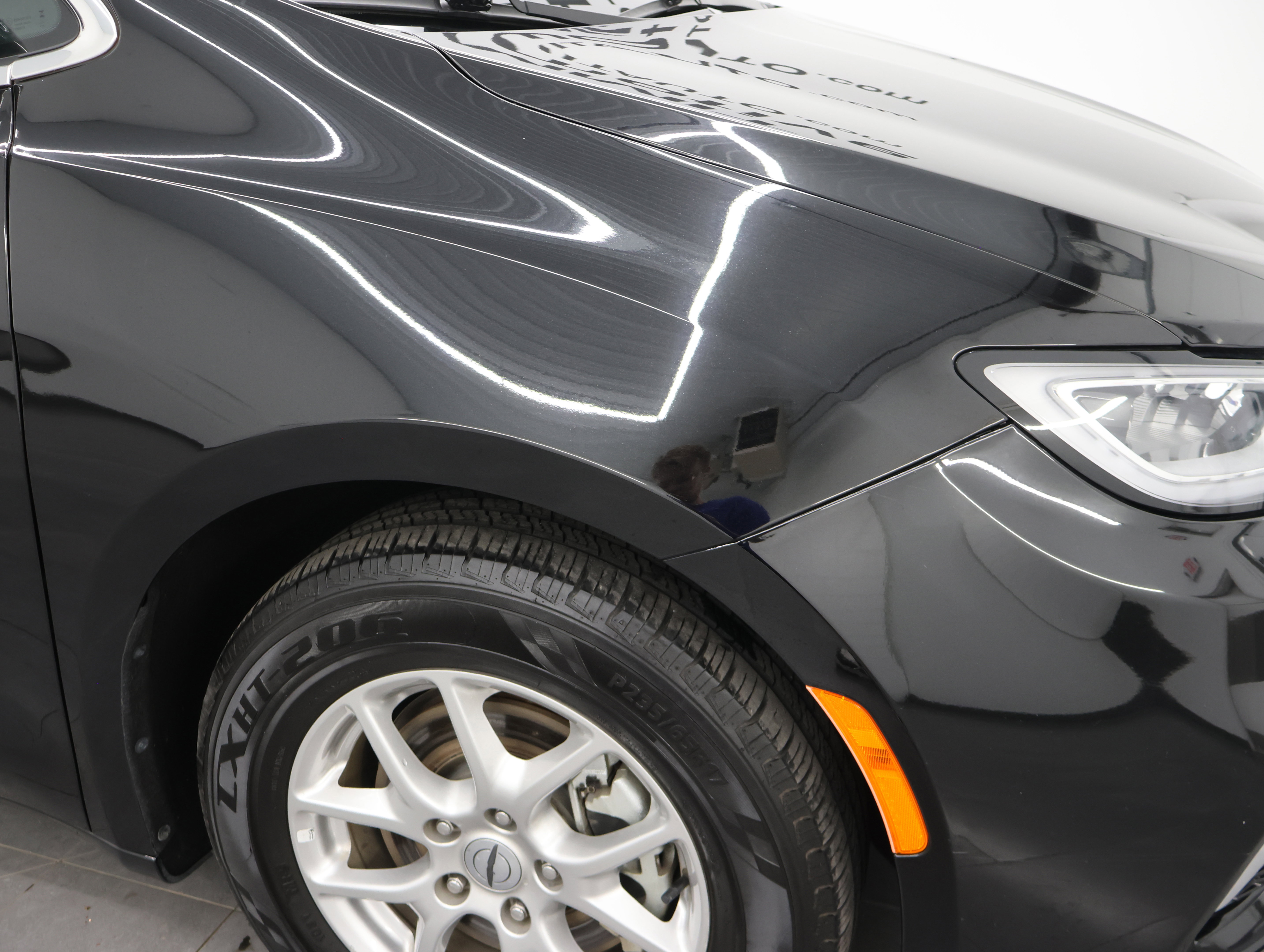 Used 2024 Chrysler Pacifica Touring-L FWD image 23