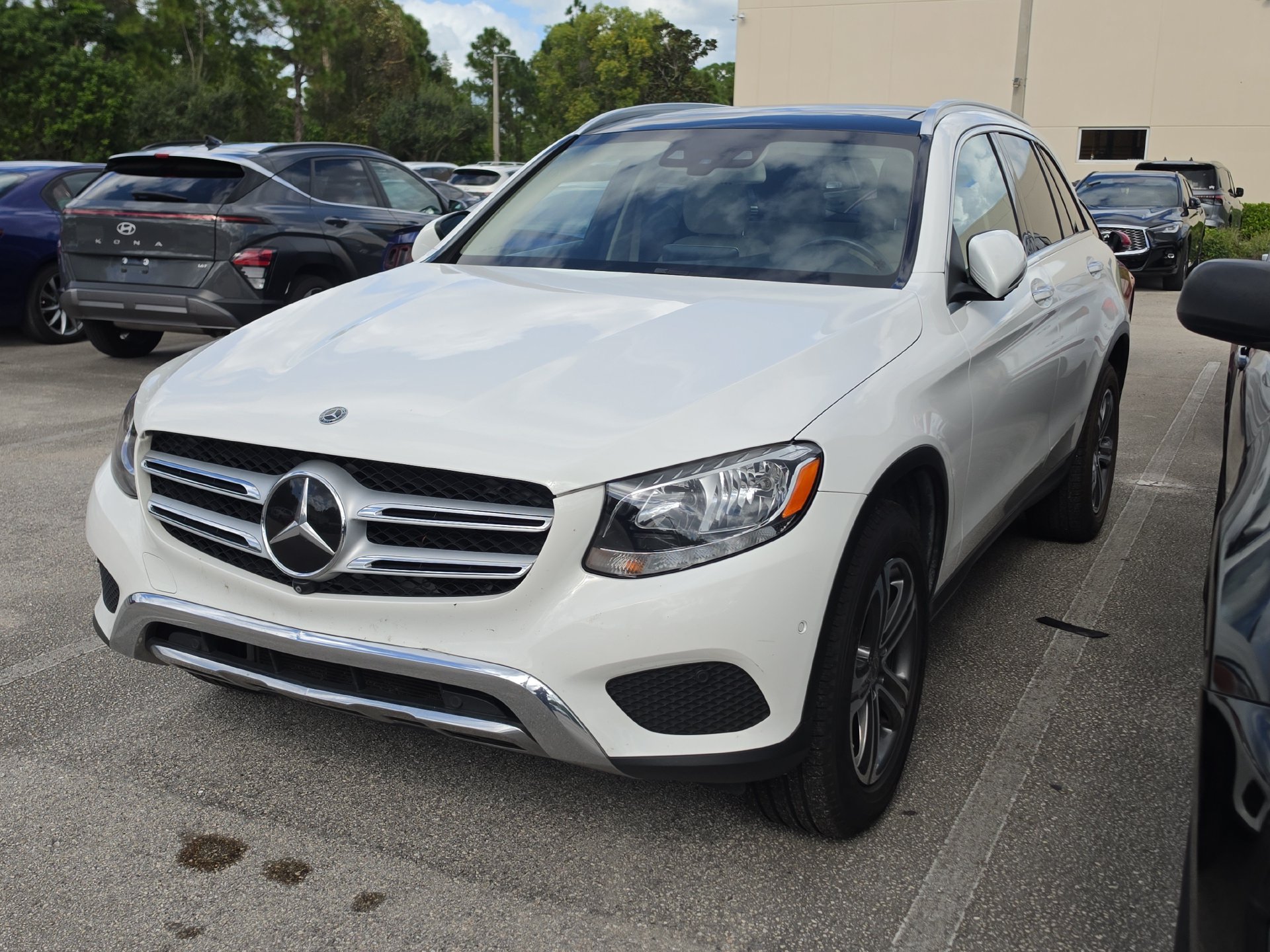 Used 2019 Mercedes-Benz GLC 300 image 3