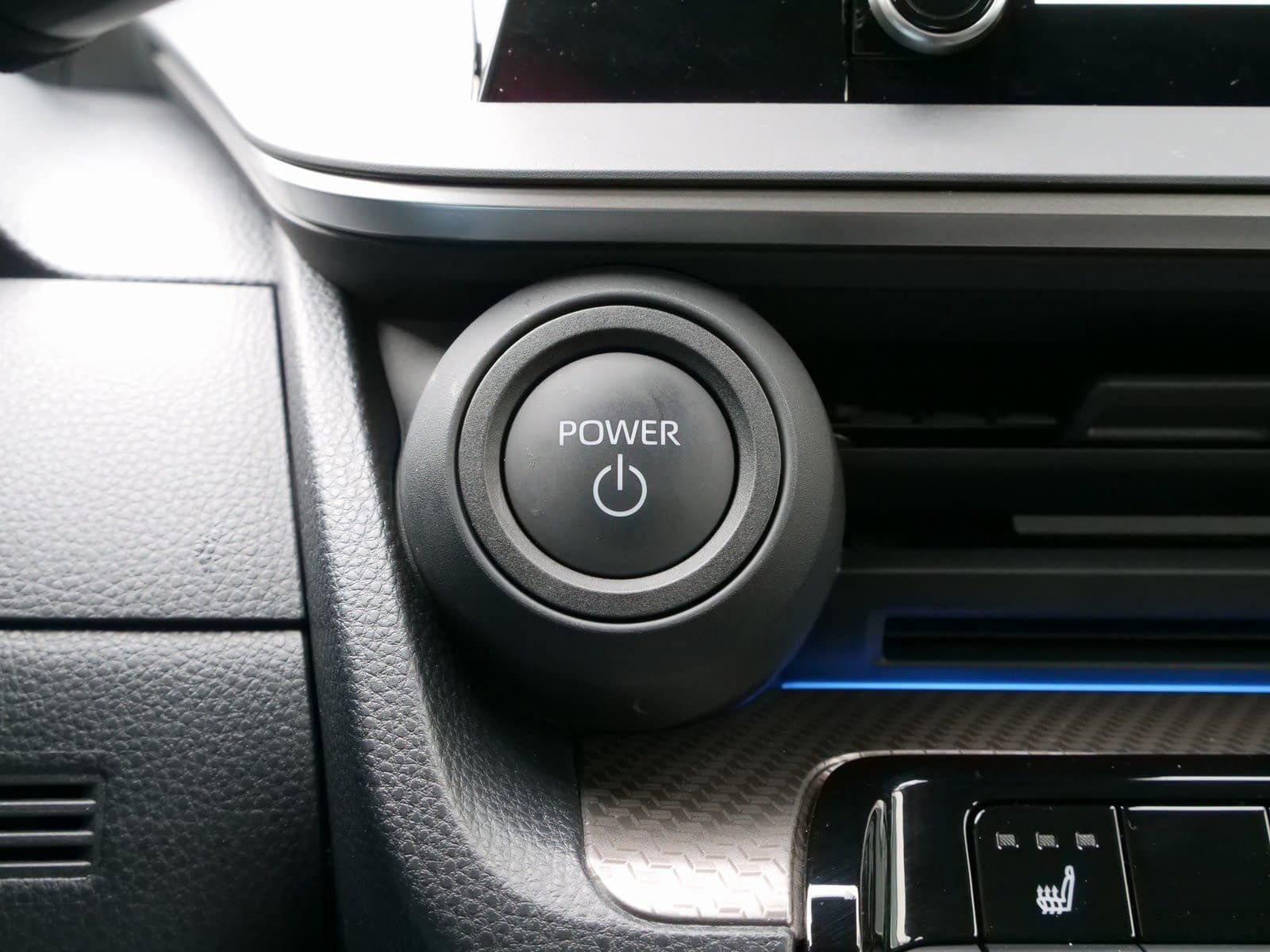 Used 2025 Toyota Prius XLE image 25