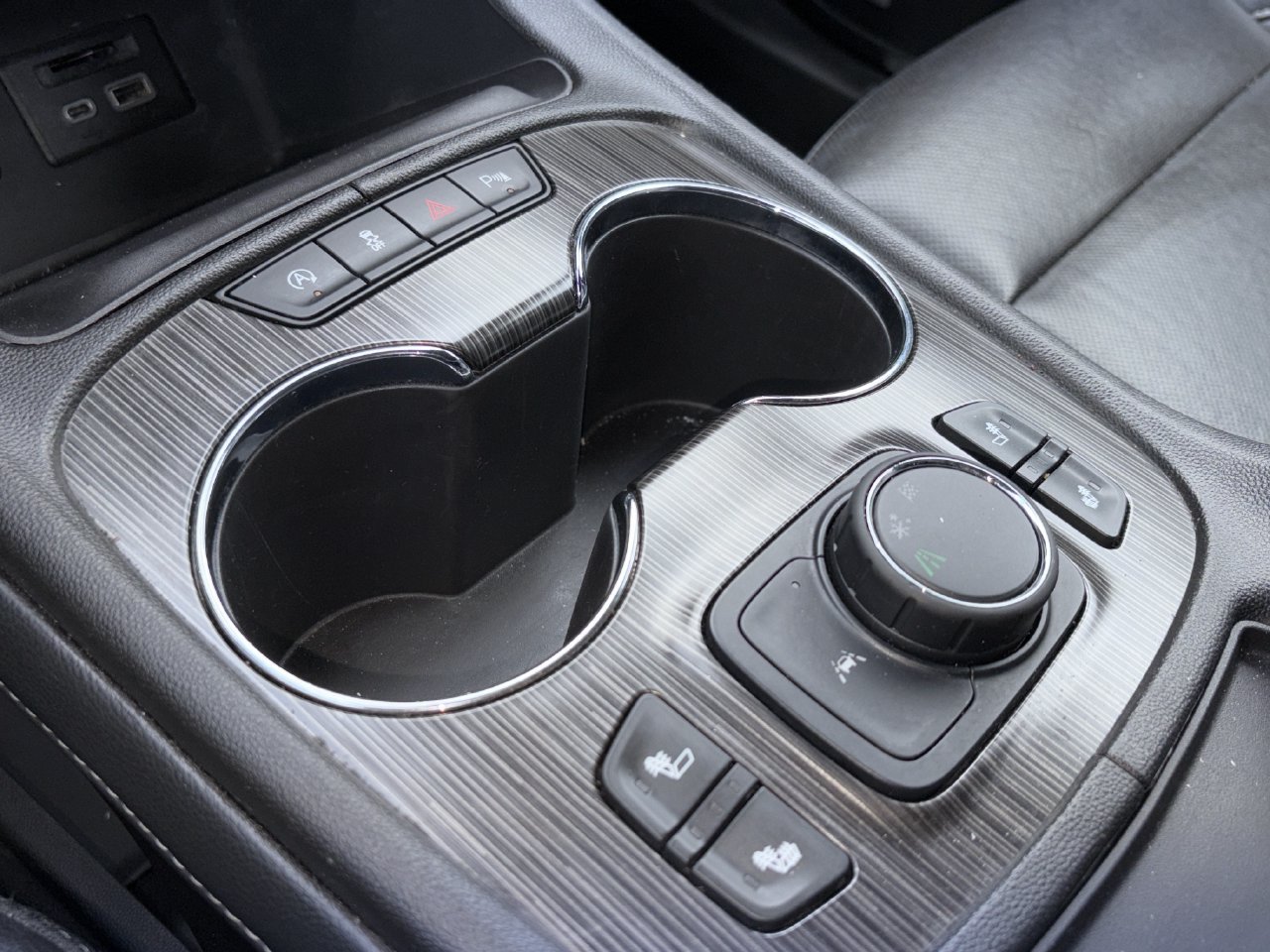 Used 2023 GMC Acadia SLT FWD image 7