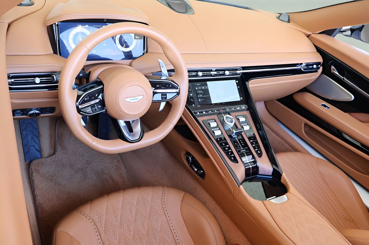 Used 2024 Aston Martin DB12 Convertible image 15