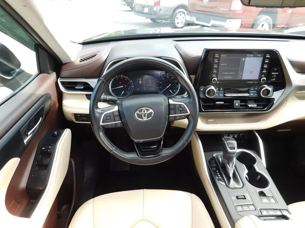 Used 2020 Toyota Highlander XLE image 15