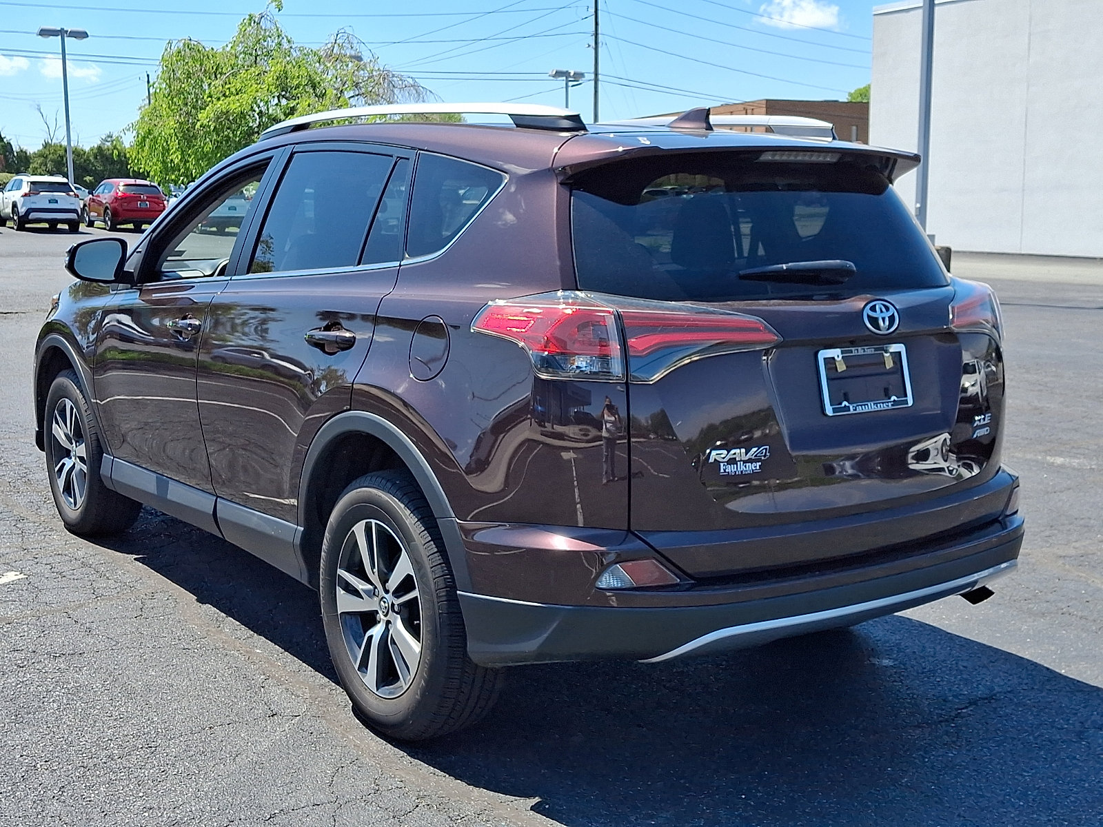 Used 2018 Toyota RAV4 XLE AWD/4WD image 4