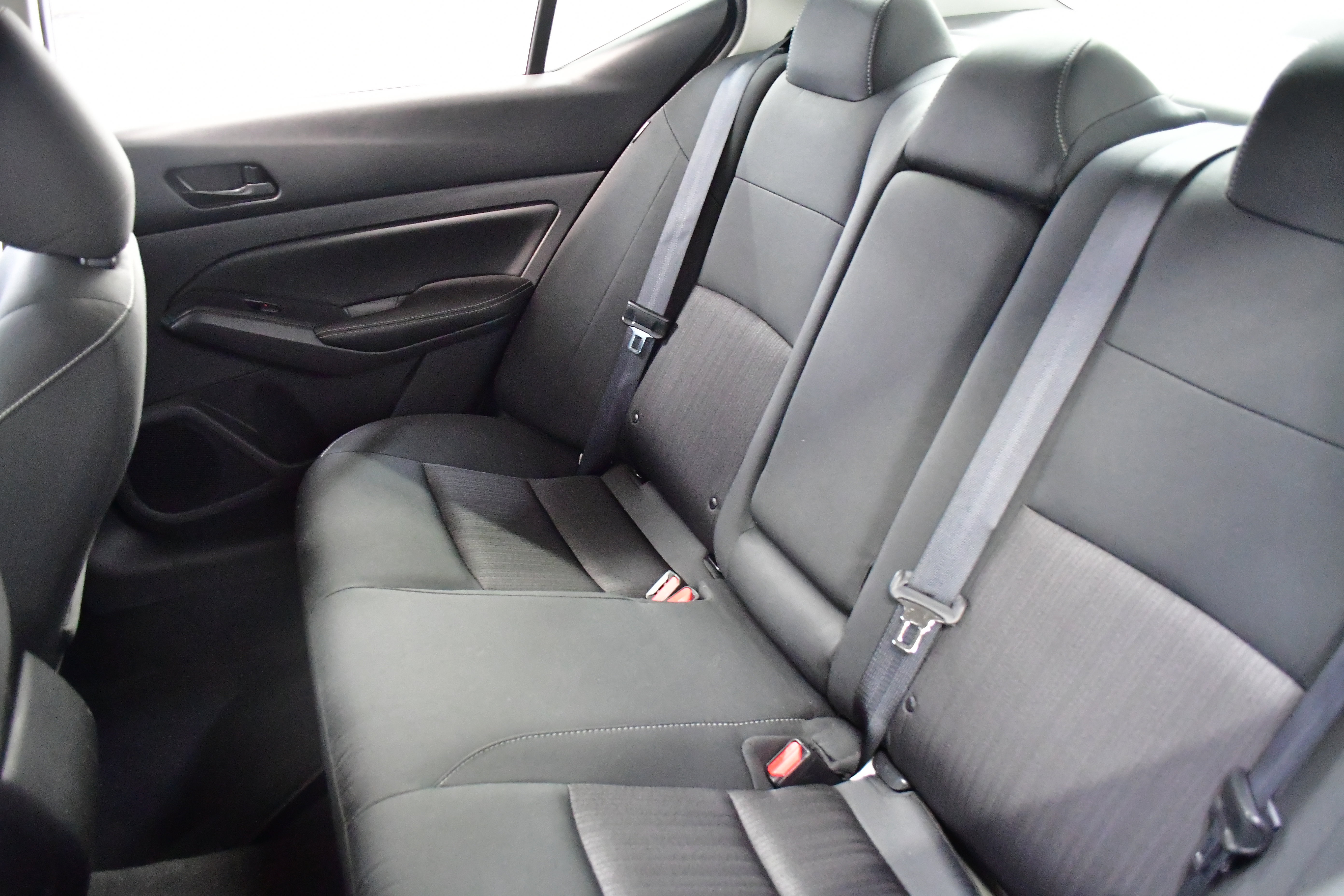 Used 2025 Nissan Altima 2.5 SV FWD image 10