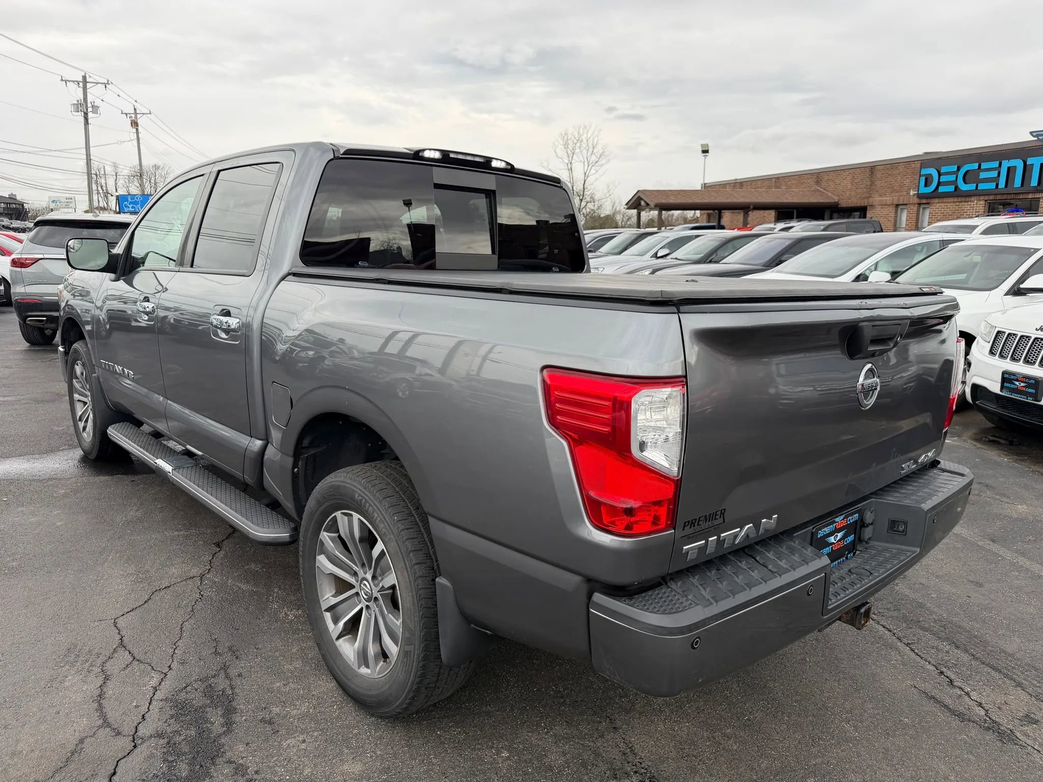 Used 2018 Nissan Titan SL AWD/4WD image 5