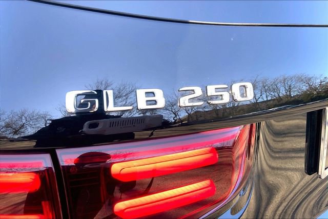 Used 2025 Mercedes-Benz GLB 250 4MATIC image 8