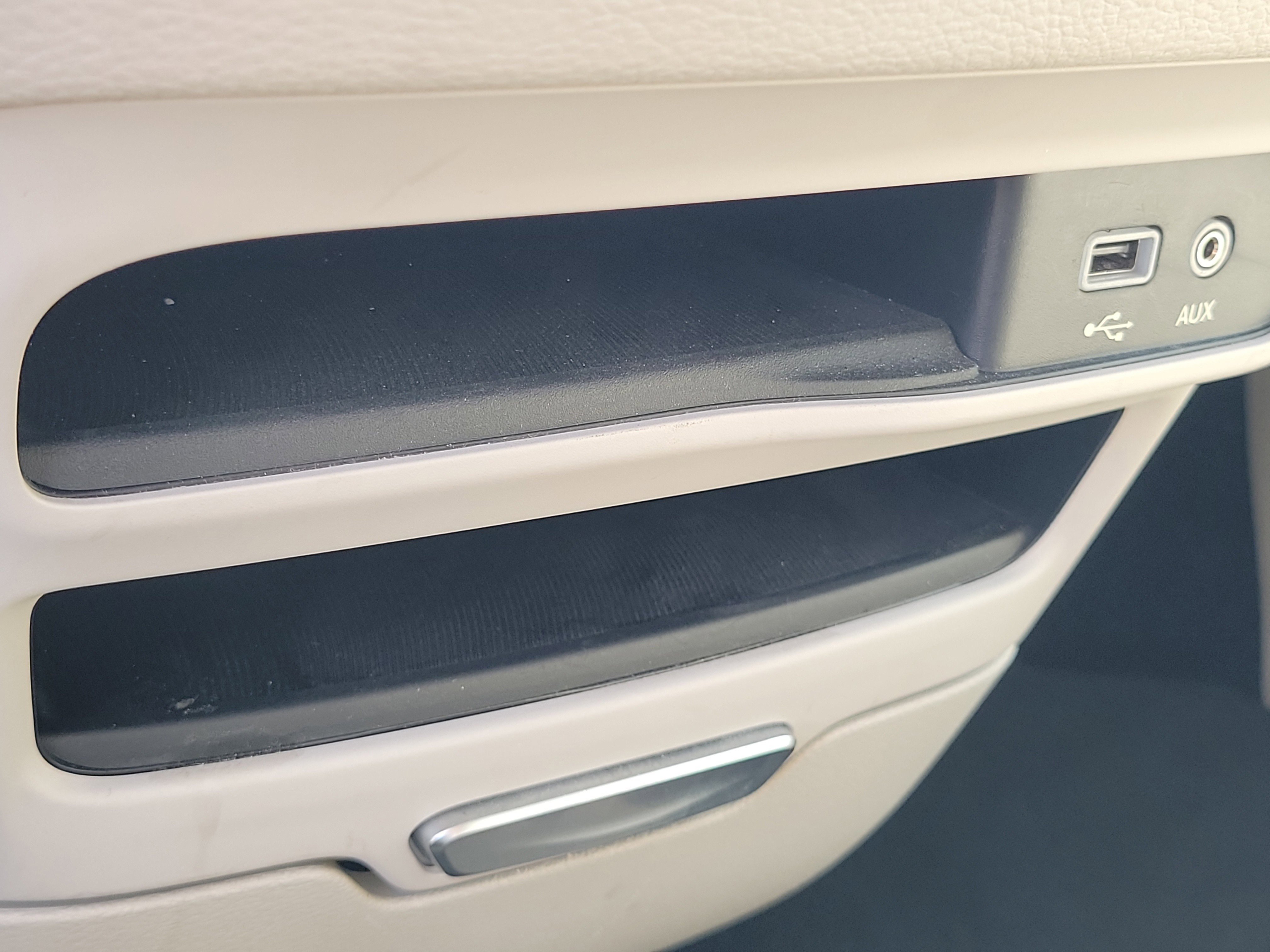 Used 2020 Chrysler Pacifica Limited FWD image 25