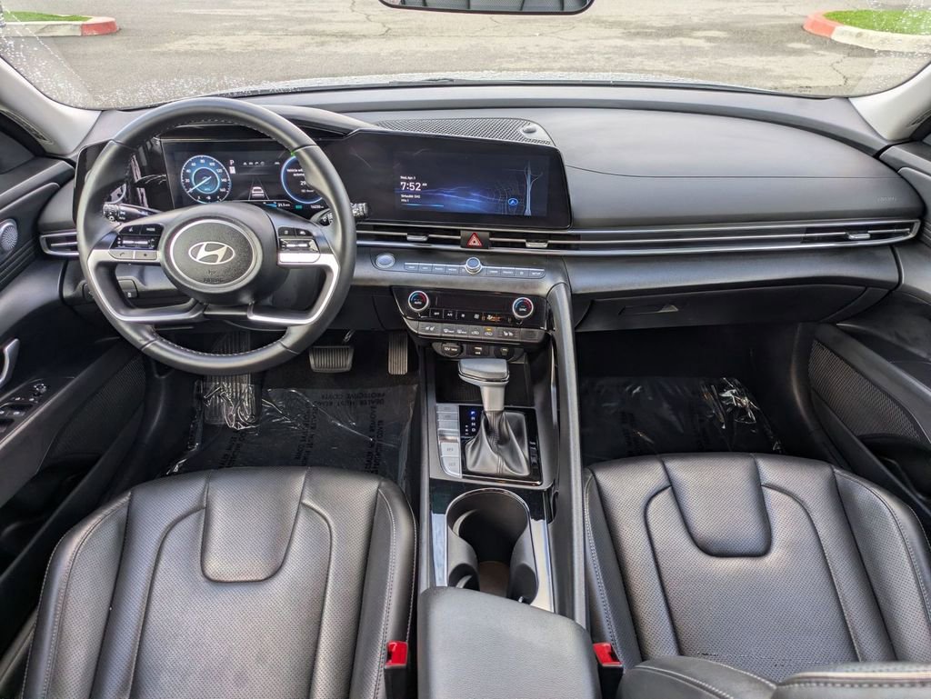 Certified 2025 Hyundai Elantra Limited image 25