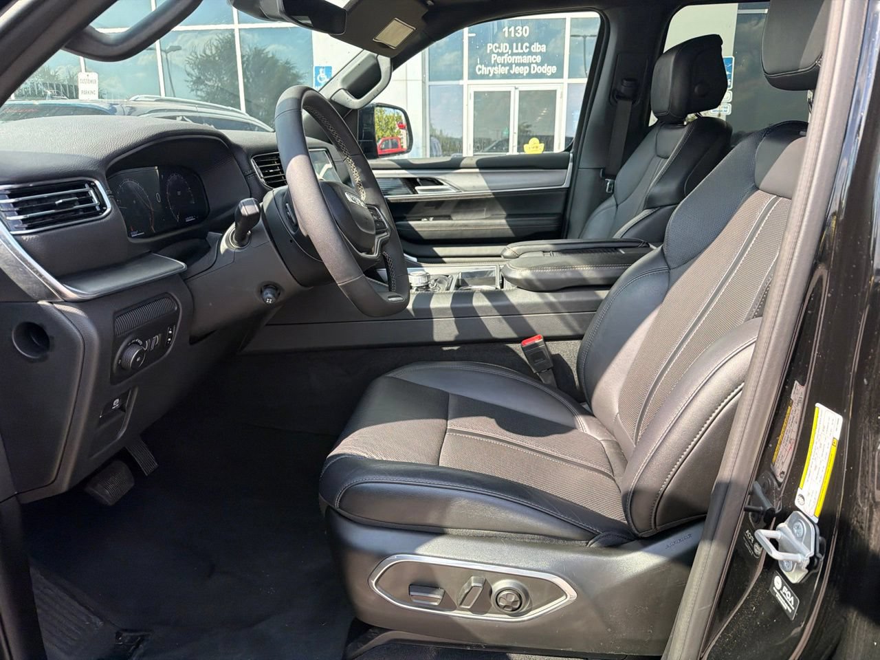 Certified 2024 Jeep Wagoneer Series II AWD/4WD image 15