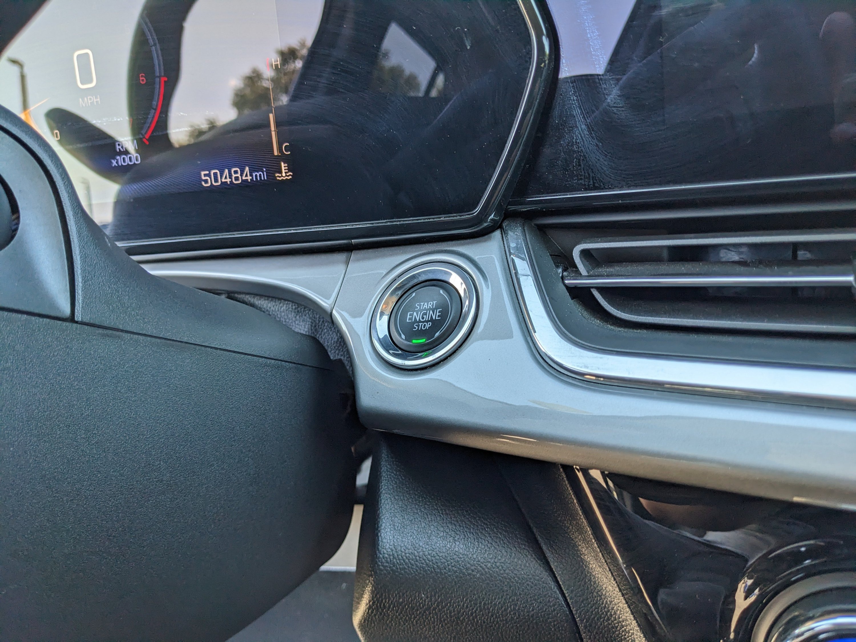 Used 2025 Chevrolet Trax LT FWD image 29