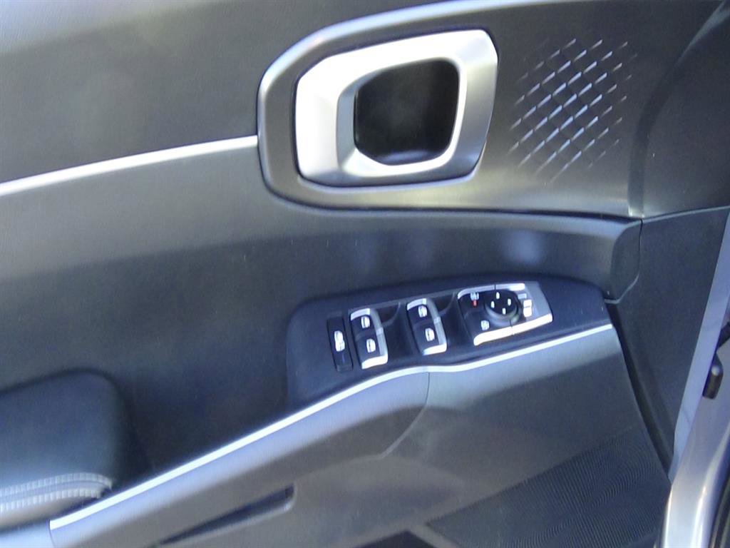 Used 2024 Kia Sorento S FWD image 14