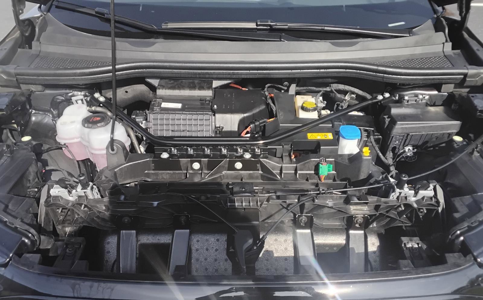 Certified 2025 Audi Q4 e-tron Premium w/ Convenience Package image 15