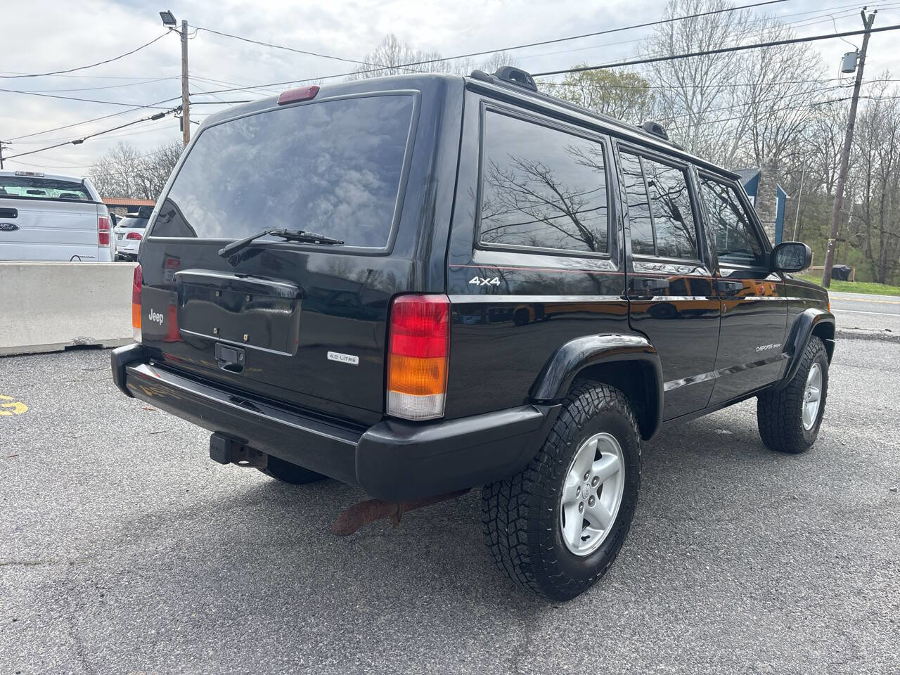 Used 2000 Jeep Cherokee Sport image 11