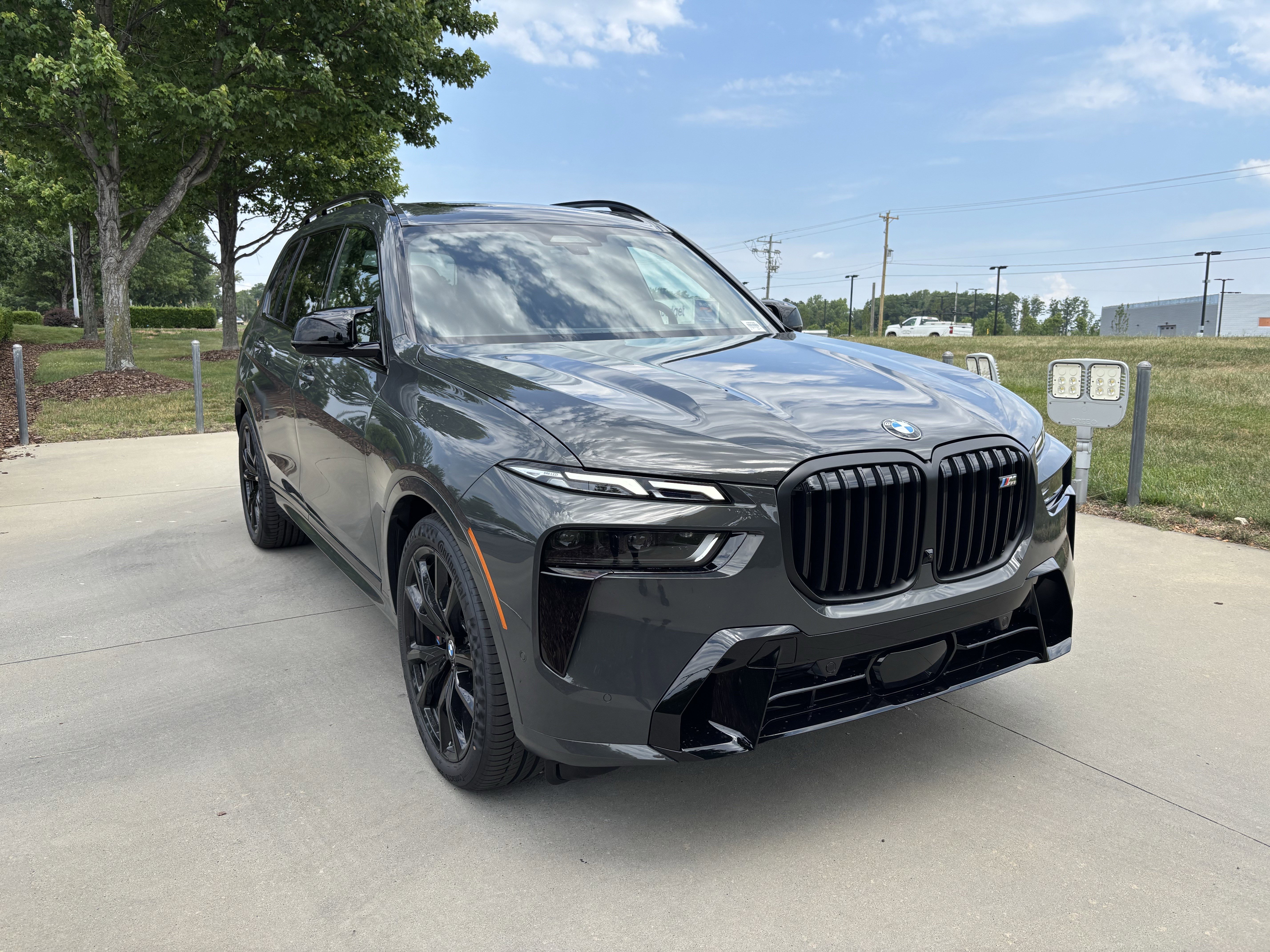 New 2027 BMW X7 M60i AWD/4WD image 2