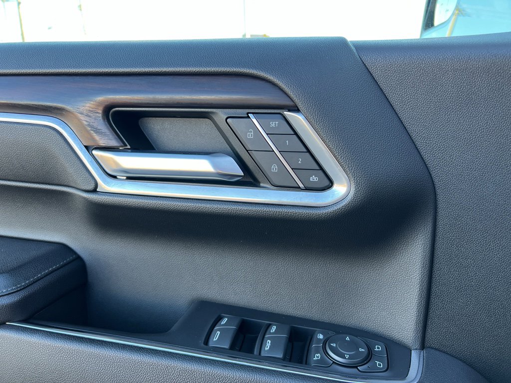Used 2023 GMC Sierra 1500 SLT w/ SLT Premium Package image 14
