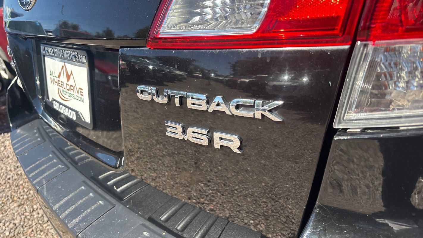 Used 2013 Subaru Outback 3.6R Limited w/ Moonroof Pkg AWD/4WD image 25