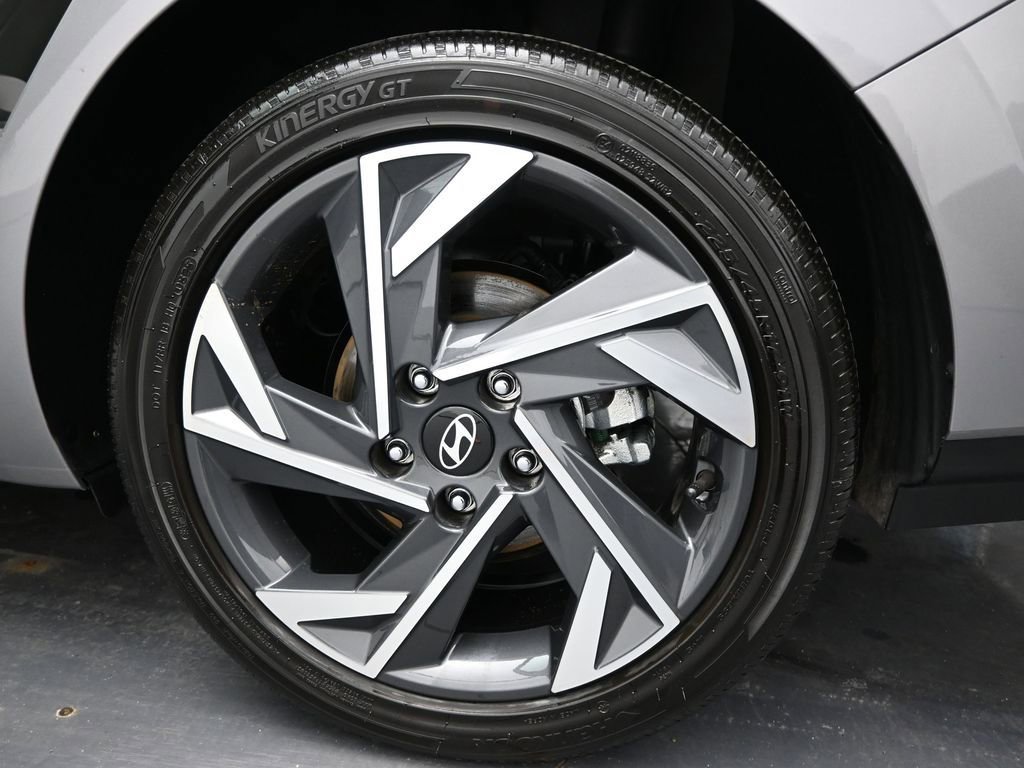 Used 2025 Hyundai Elantra SEL image 38