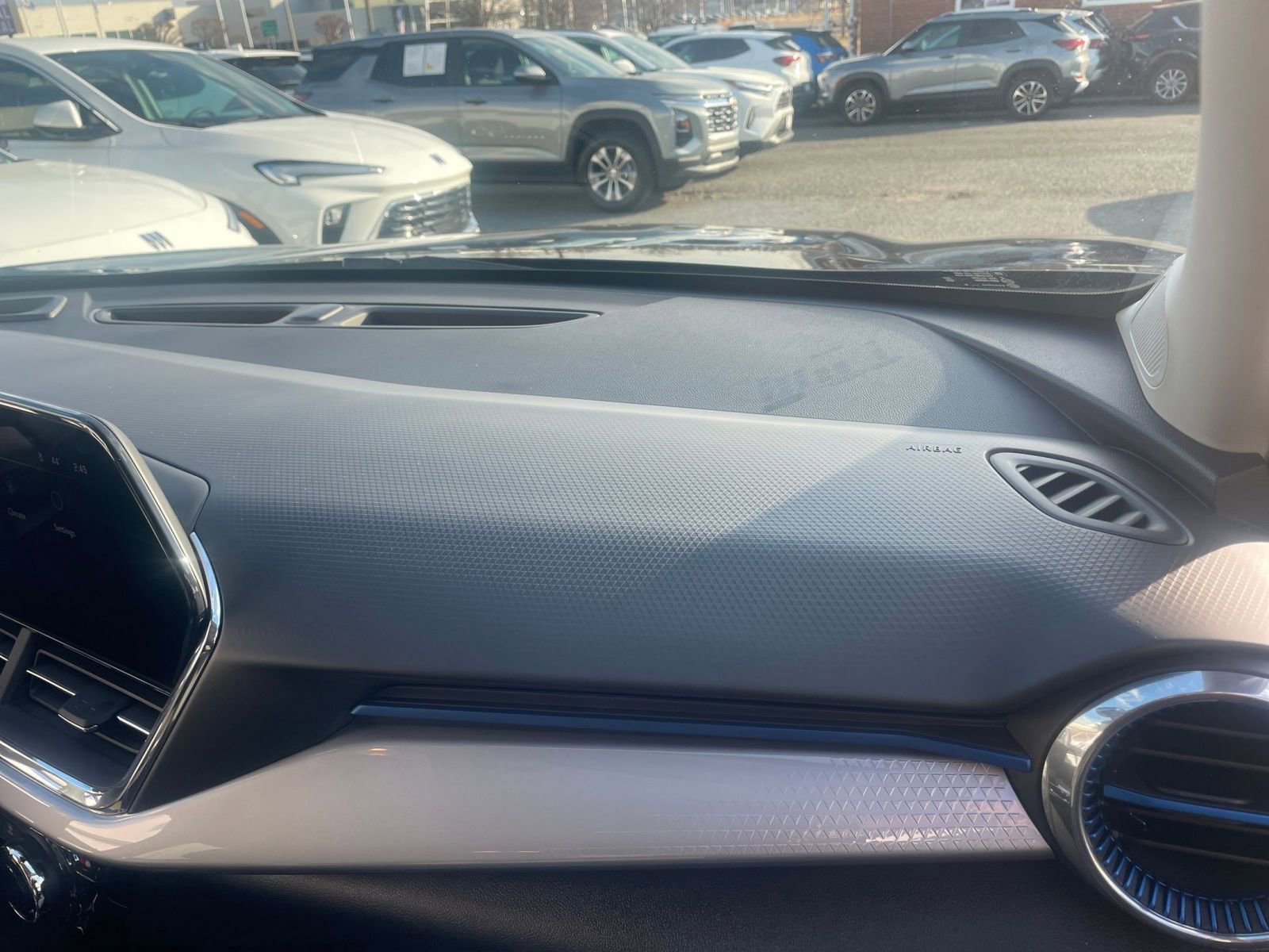 Used 2025 Chevrolet Trax LT image 33