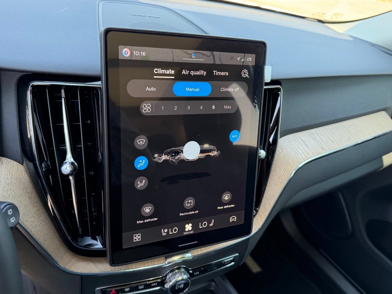New 2027 Volvo XC60 B5 Plus AWD/4WD image 13