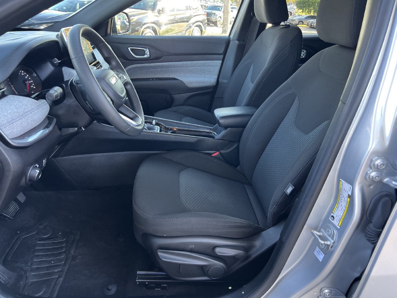 Used 2025 Jeep Compass Sport AWD/4WD image 8