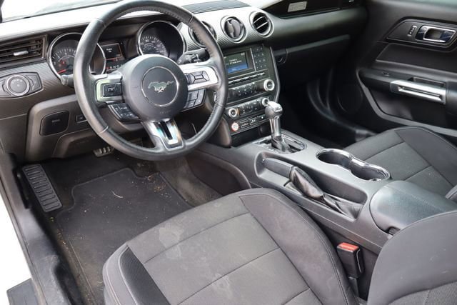Used 2017 Ford Mustang Coupe RWD image 4