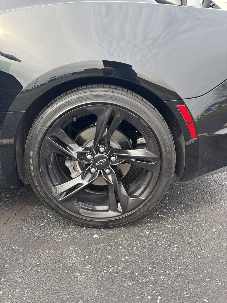 Used 2023 Chevrolet Camaro LT w/ Technology Package image 12