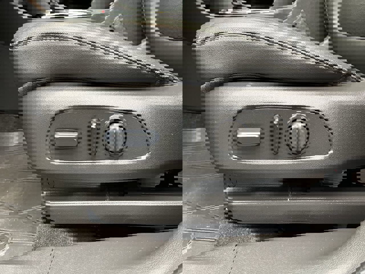 Certified 2024 Buick Encore GX Sport Touring w/ Comfort Package AWD/4WD image 10